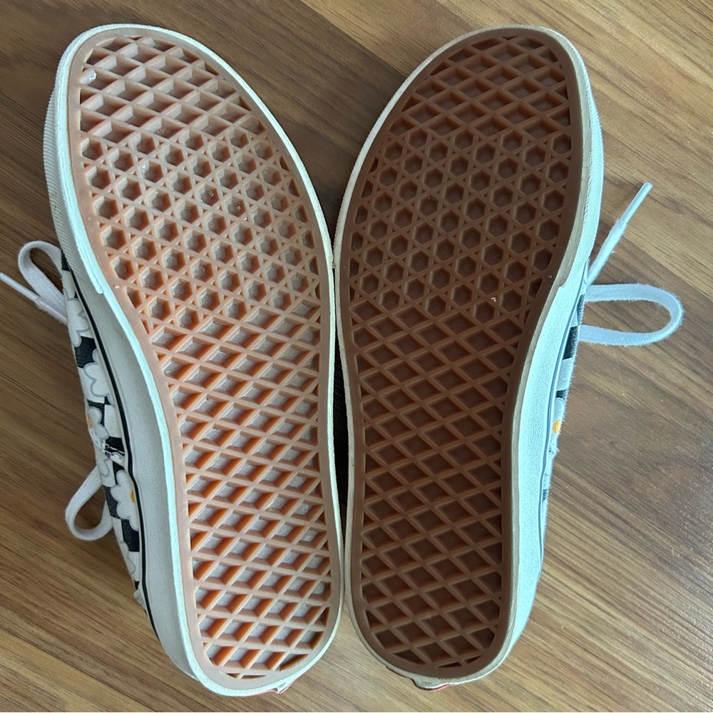 Women’s Vans Black and White Flower Checkered Shoes - Picture 5 of 10